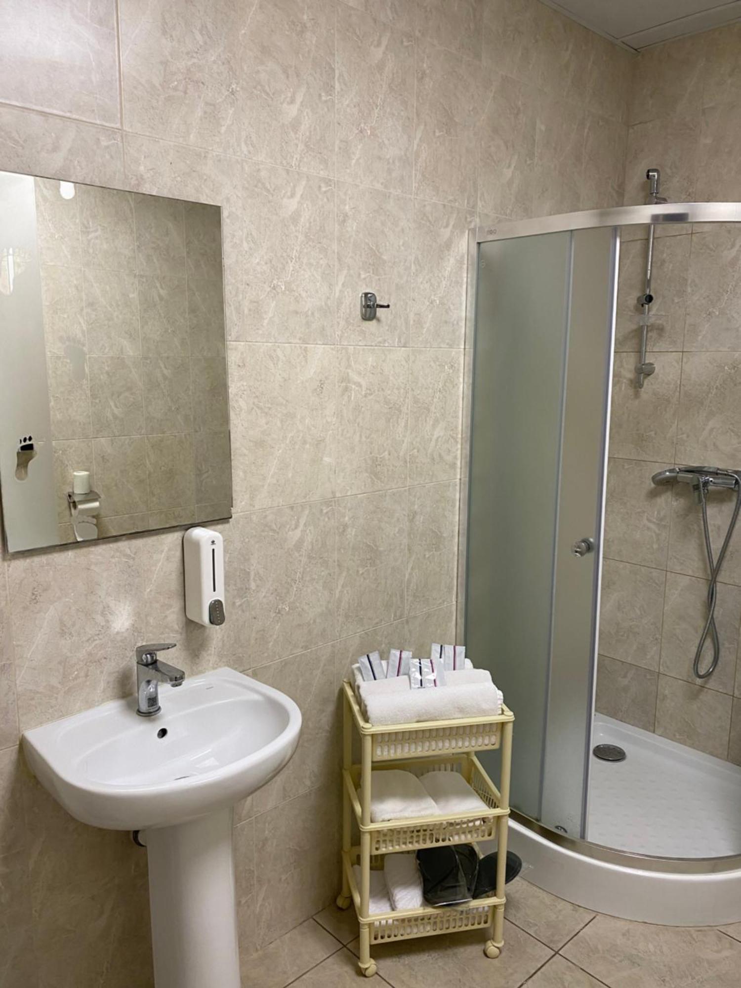 Hotel Obolon-Arena Киев Екстериор снимка